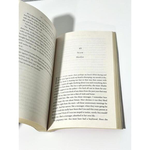 Cross Her Heart : A Novel by Sarah Pinborough First Paperback Edition 2018 - Picture 8 of 10